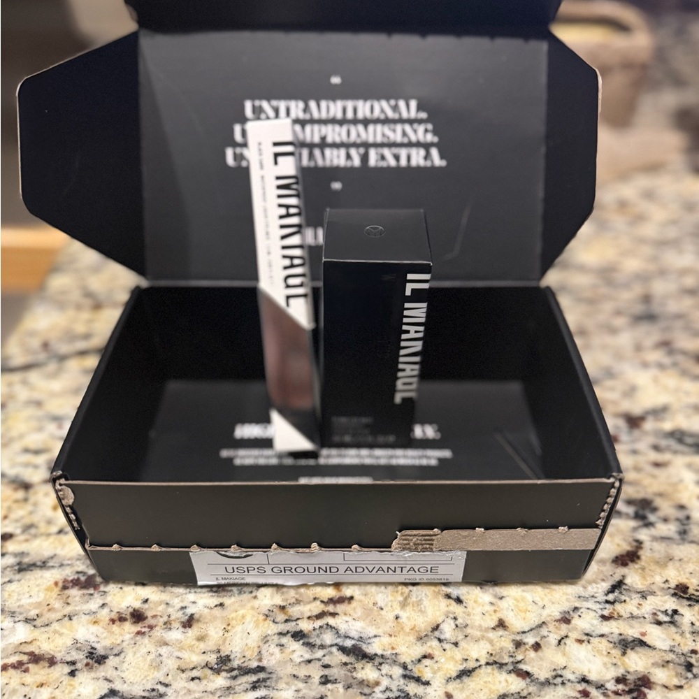 IL MAKIAGE #35 foundation and Black Card liquid eyeliner